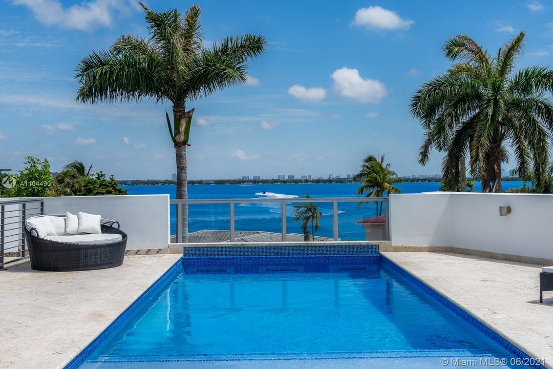 Recently Sold: $6,000,000 (5 beds, 5 baths, 5268 Square Feet)
