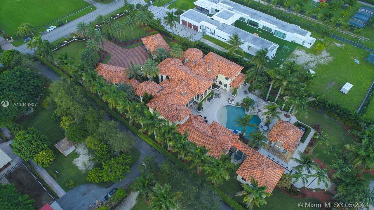 Recently Sold: $7,200,000 (11 beds, 11 baths, 14395 Square Feet)