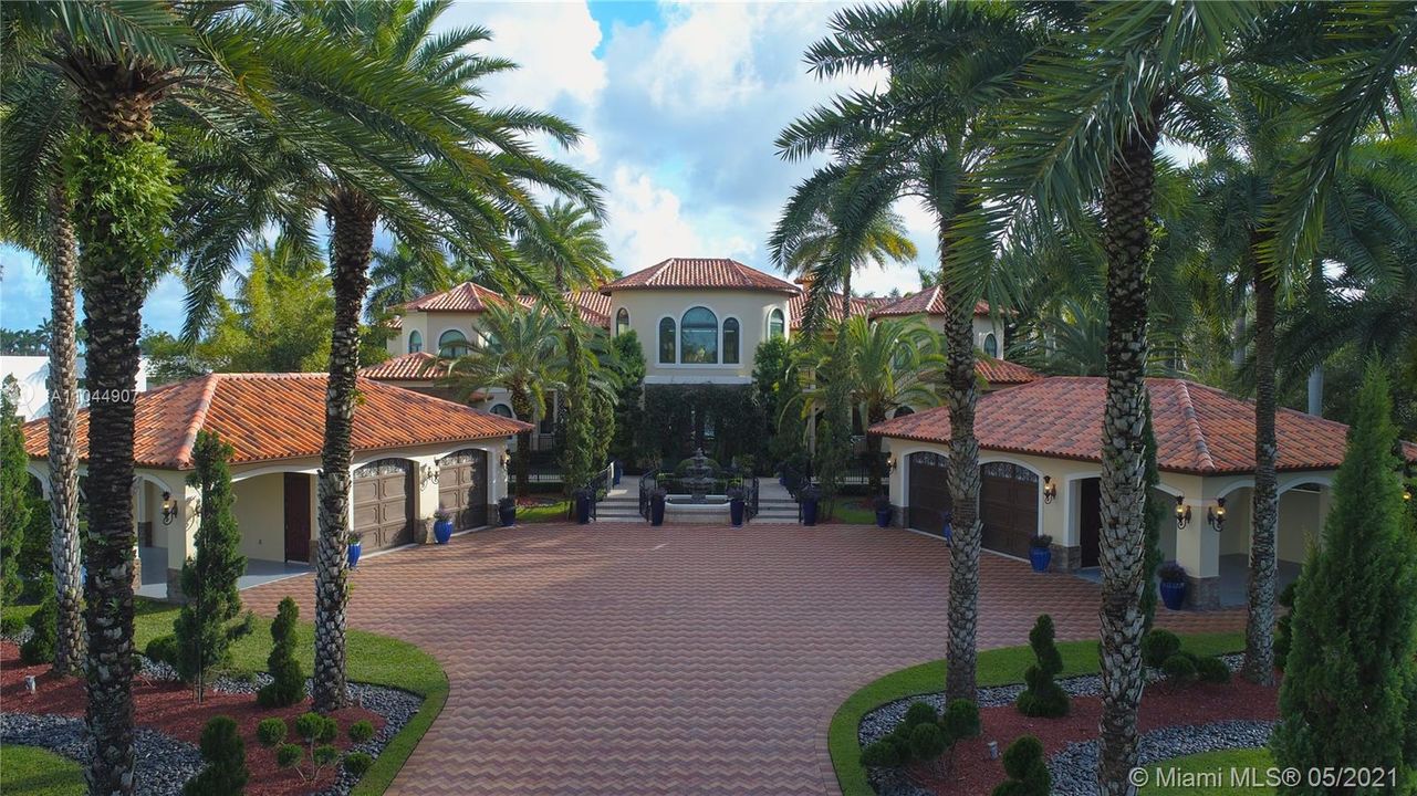 Recently Sold: $7,200,000 (11 beds, 11 baths, 14395 Square Feet)