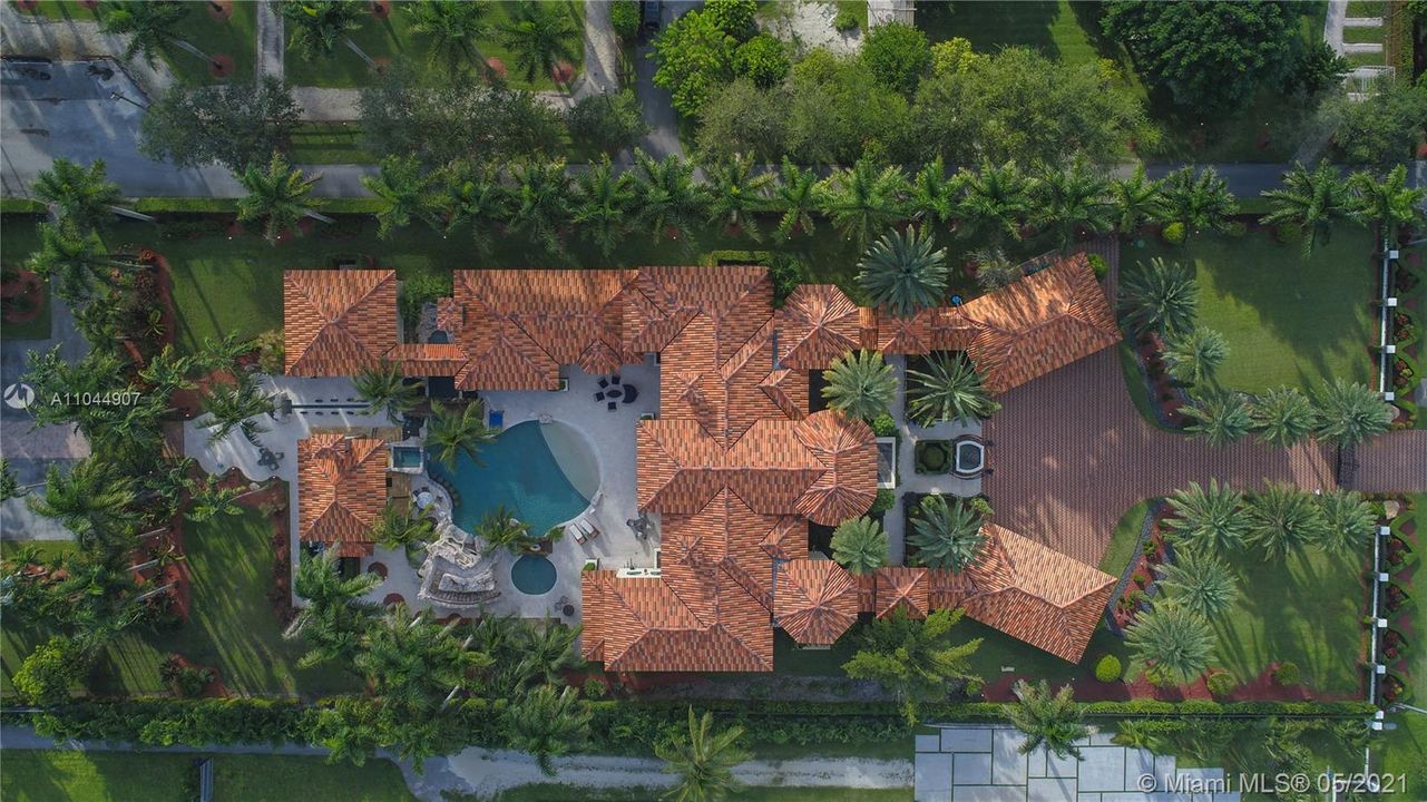 Recently Sold: $7,200,000 (11 beds, 11 baths, 14395 Square Feet)