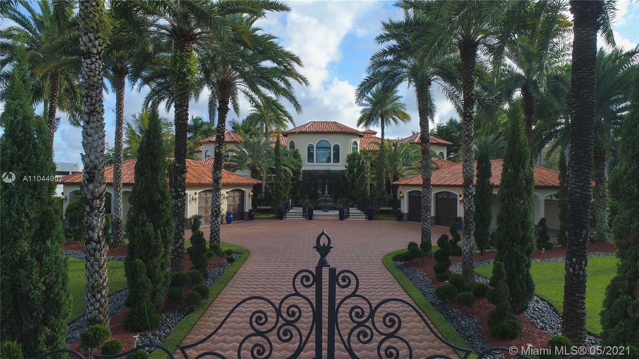 Recently Sold: $7,200,000 (11 beds, 11 baths, 14395 Square Feet)