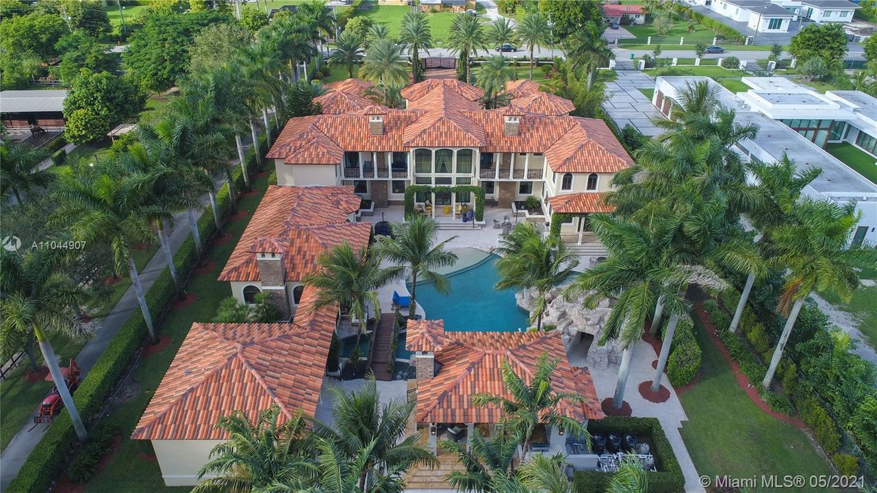 Recently Sold: $7,200,000 (11 beds, 11 baths, 14395 Square Feet)