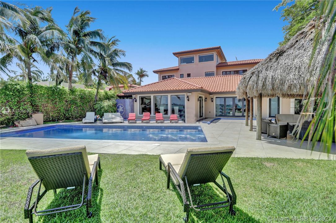 Recently Sold: $7,990,000 (6 beds, 6 baths, 4400 Square Feet)