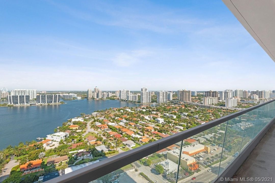 Recently Sold: $5,750,000 (3 beds, 4 baths, 3110 Square Feet)