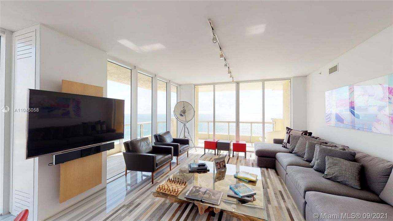 Recently Sold: $3,600,000 (3 beds, 4 baths, 2736 Square Feet)
