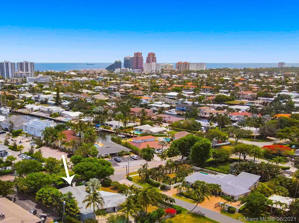 最近售出: $1,299,999 (4 贝兹, 3 浴室, 2548 平方英尺)