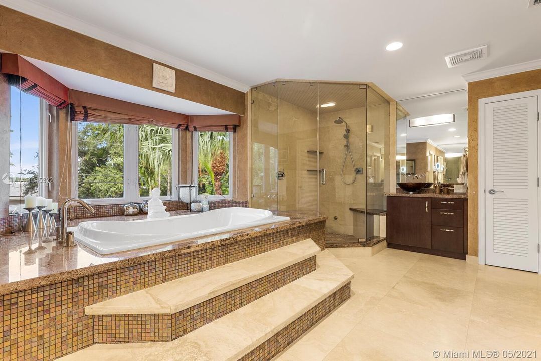 最近租的: $24,000 (4 贝兹, 5 浴室, 4026 平方英尺)