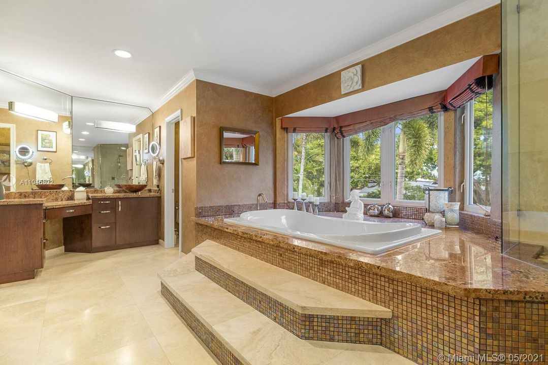 Недавно арендовано: $24,000 (4 спален, 5 ванн, 4026 Квадратных фут)