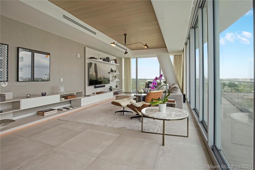 Recently Sold: $9,880,000 (3 beds, 4 baths, 4103 Square Feet)