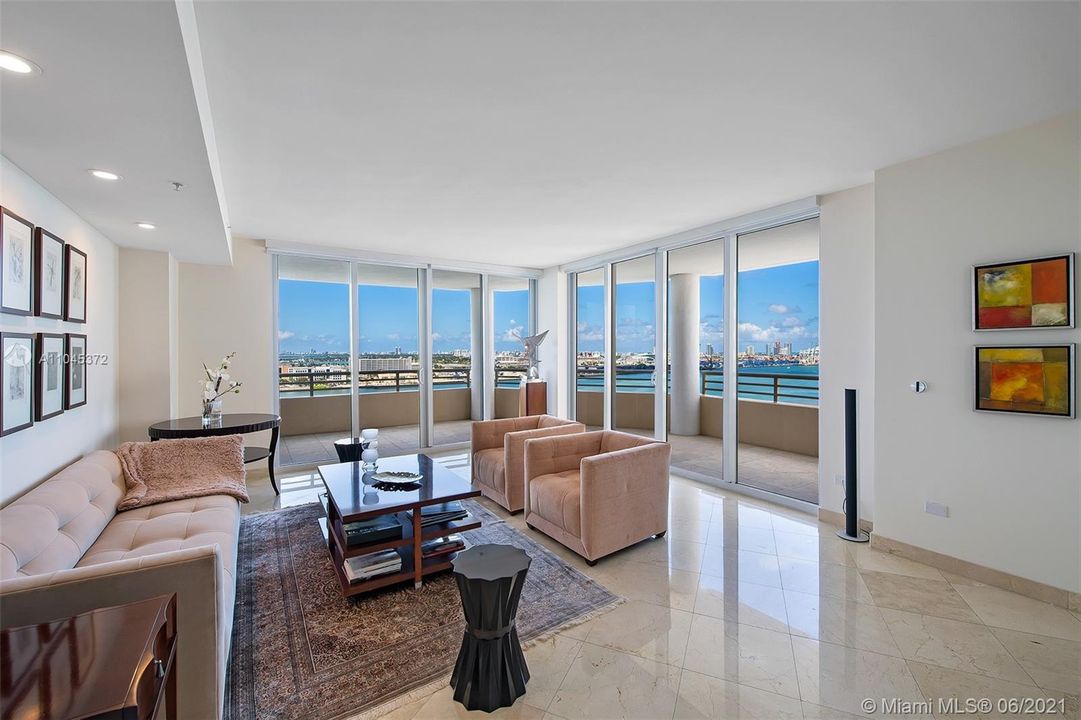 Recently Sold: $1,350,000 (3 beds, 2 baths, 2353 Square Feet)