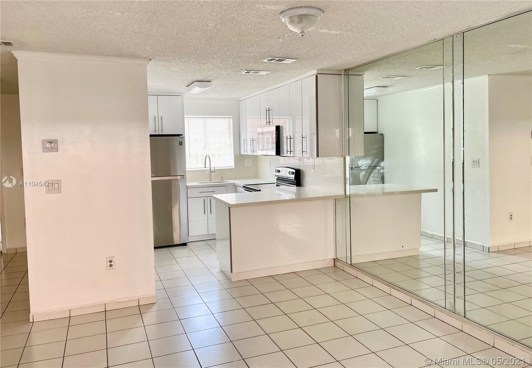 Recently Rented: $1,750 (2 beds, 2 baths, 1020 Square Feet)