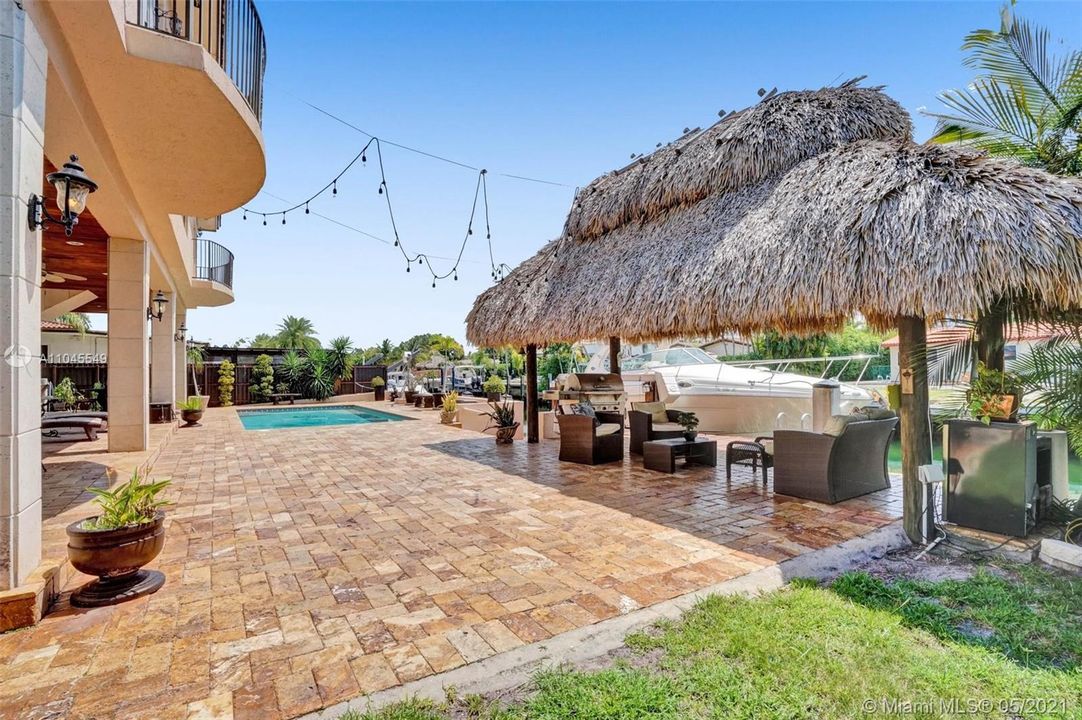 Recently Sold: $2,275,000 (4 beds, 3 baths, 3369 Square Feet)