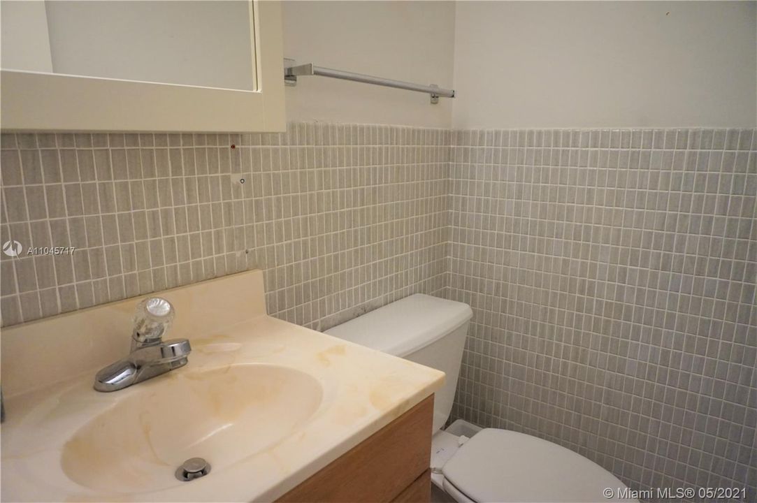 Recently Rented: $2,300 (1 beds, 1 baths, 725 Square Feet)