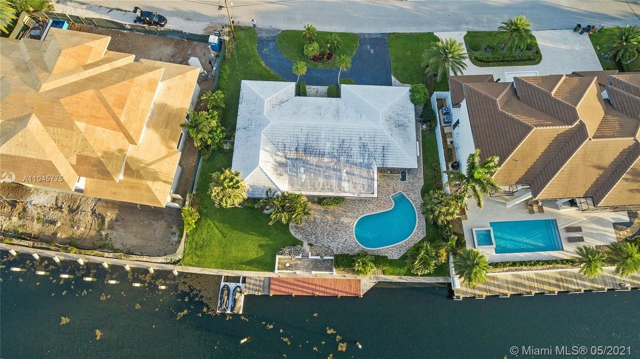 Vendido Recientemente: $1,600,000 (3 camas, 3 baños, 2551 Pies cuadrados)