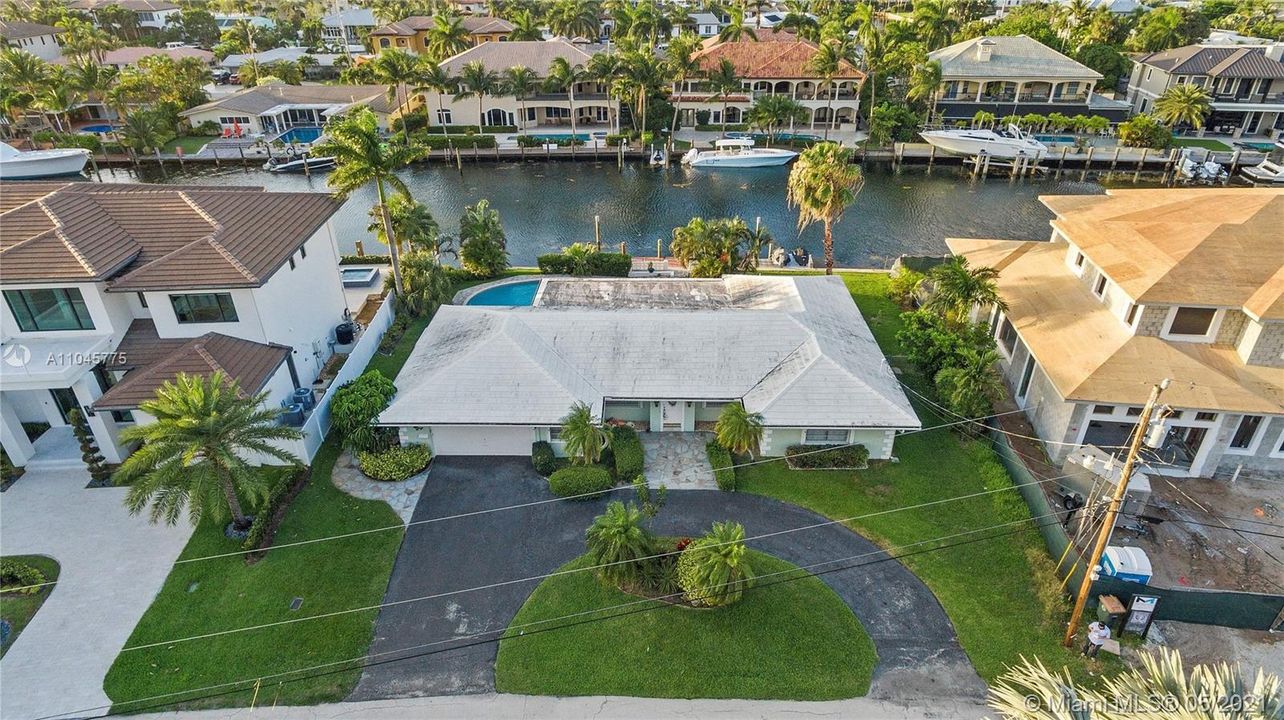 Recently Sold: $1,600,000 (3 beds, 3 baths, 2551 Square Feet)