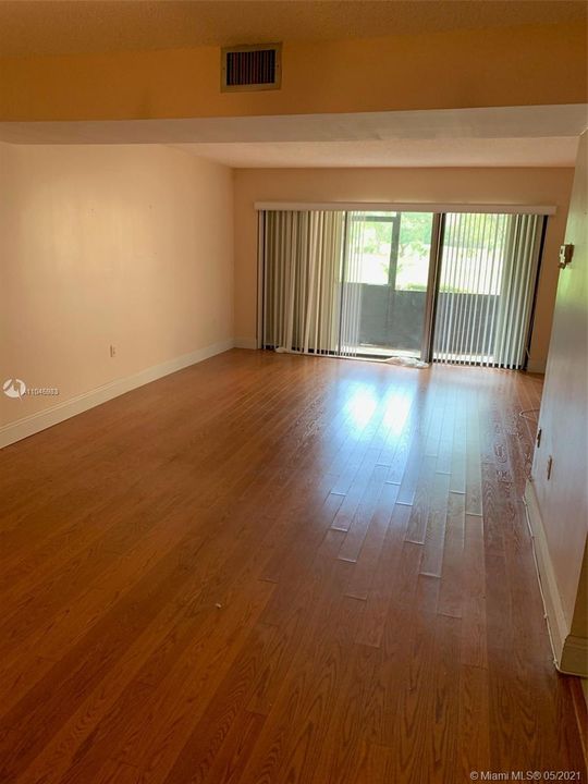 Recently Sold: $230,000 (2 beds, 2 baths, 1127 Square Feet)