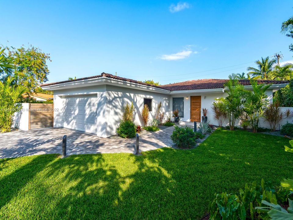 Recently Sold: $1,475,000 (3 beds, 3 baths, 2128 Square Feet)