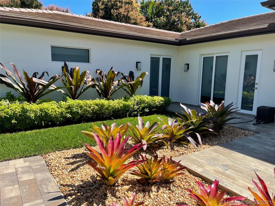 Recently Sold: $1,599,000 (4 beds, 3 baths, 3731 Square Feet)