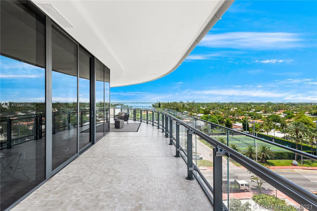 Recently Sold: $3,499,000 (2 beds, 2 baths, 1522 Square Feet)