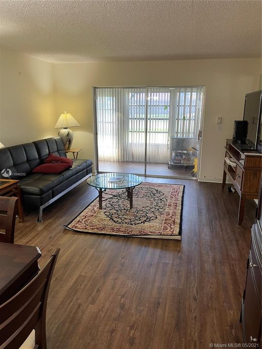 Recently Sold: $94,900 (2 beds, 2 baths, 925 Square Feet)