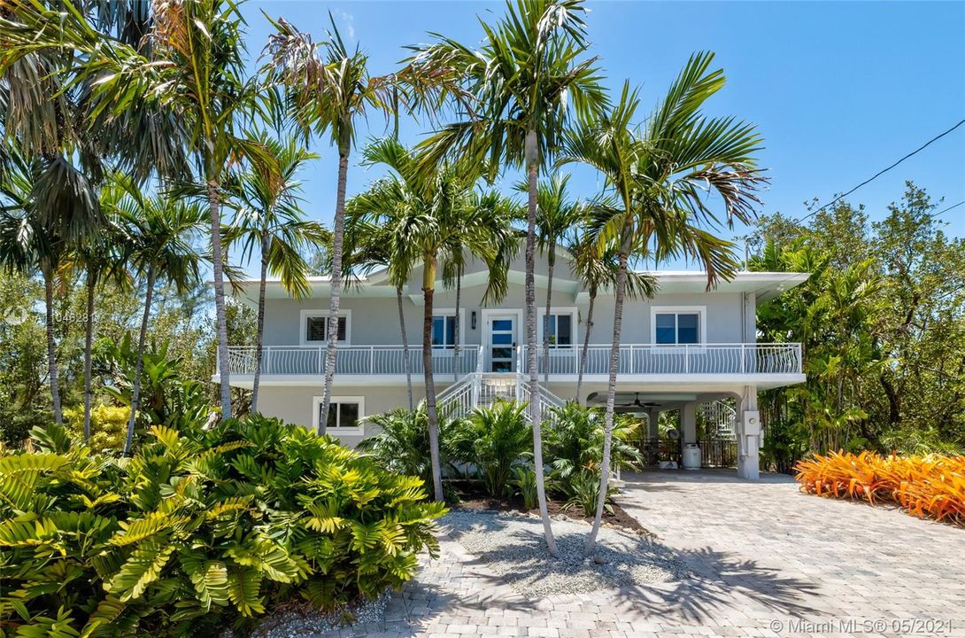 Recently Sold: $1,275,000 (4 beds, 3 baths, 2876 Square Feet)