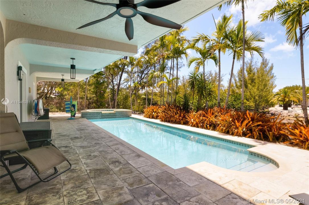 Recently Sold: $1,275,000 (4 beds, 3 baths, 2876 Square Feet)