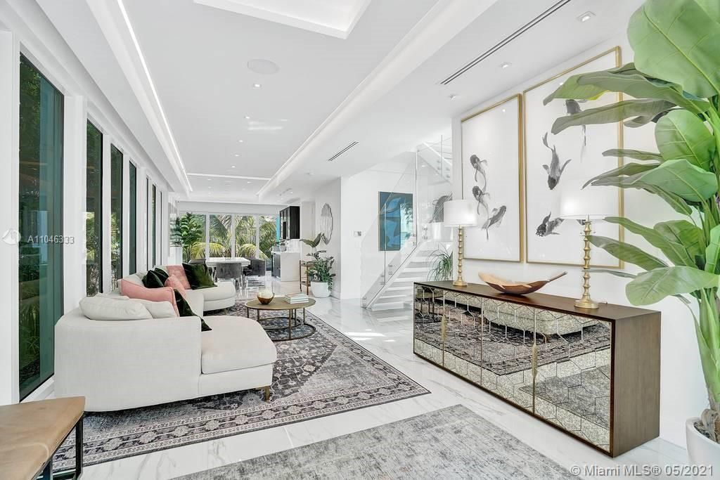 Recently Sold: $2,999,999 (5 beds, 4 baths, 2968 Square Feet)