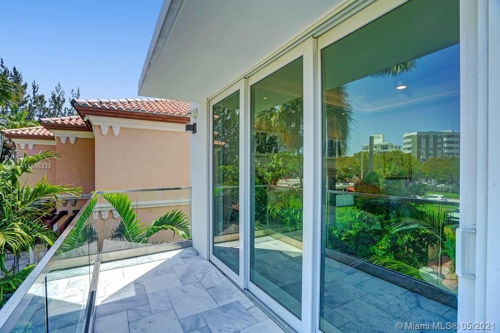 Recently Sold: $2,999,999 (5 beds, 4 baths, 2968 Square Feet)