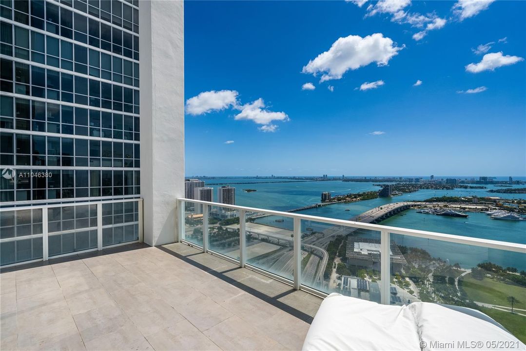 Recently Sold: $1,450,000 (2 beds, 2 baths, 1730 Square Feet)