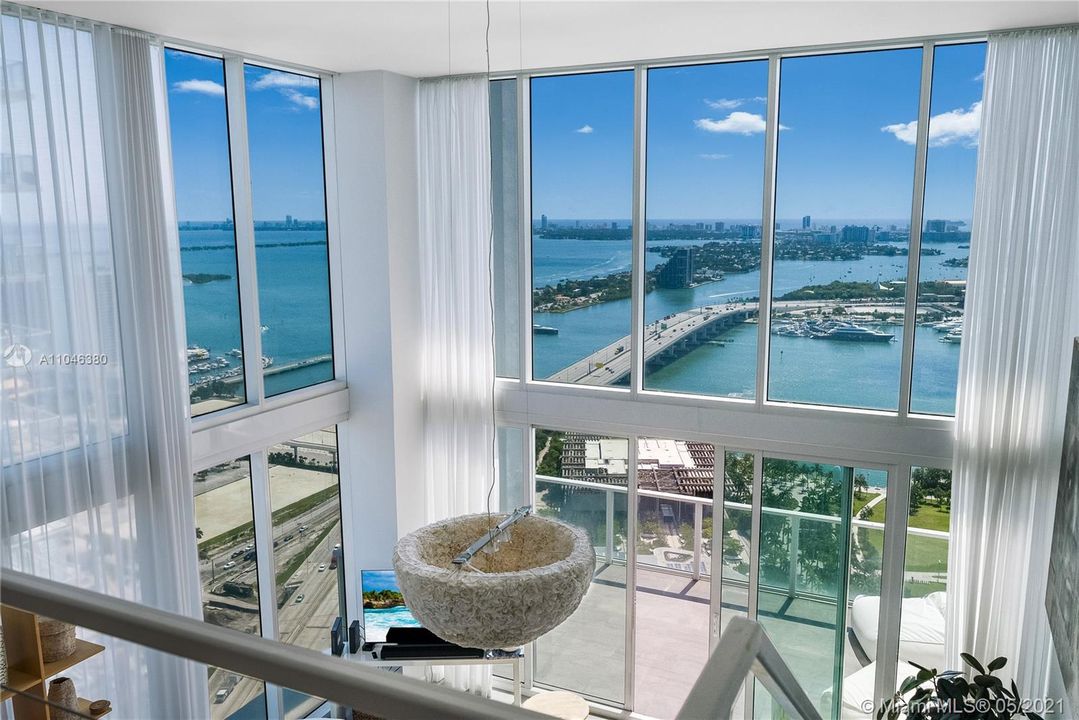 Recently Sold: $1,450,000 (2 beds, 2 baths, 1730 Square Feet)