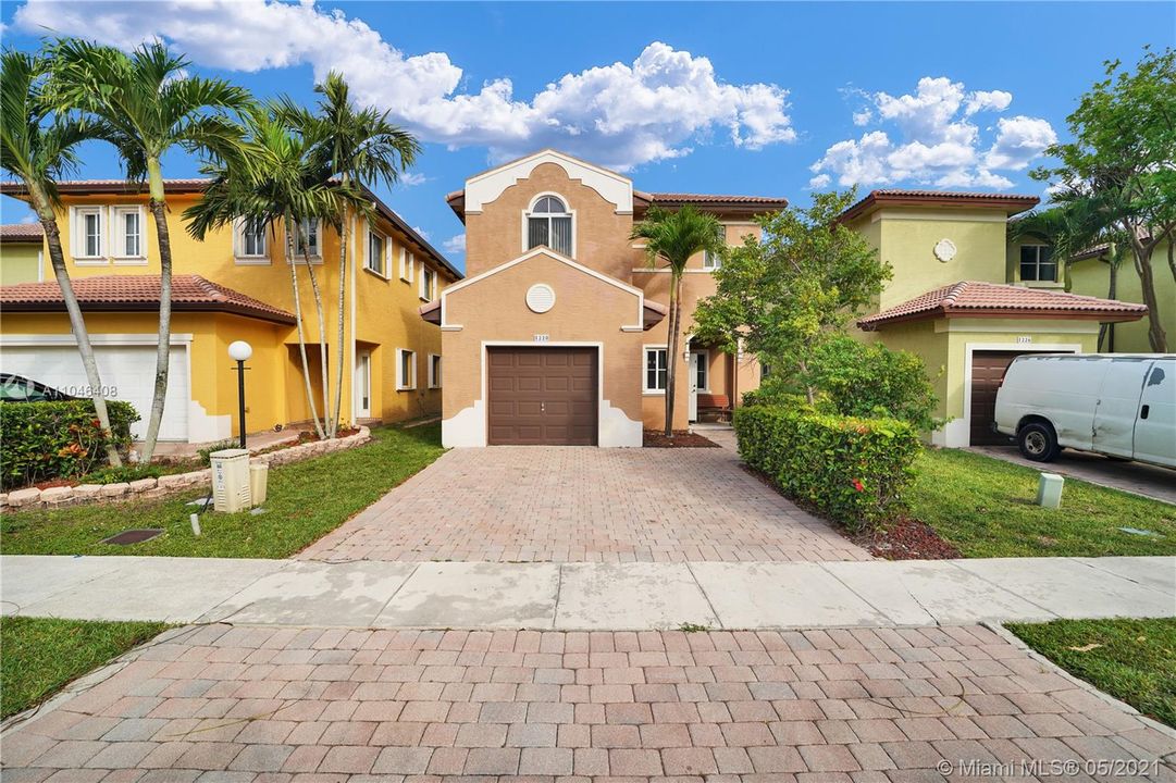 Недавно продано: $280,000 (3 спален, 2 ванн, 1507 Квадратных фут)