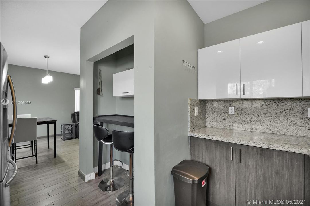 Недавно продано: $280,000 (3 спален, 2 ванн, 1507 Квадратных фут)