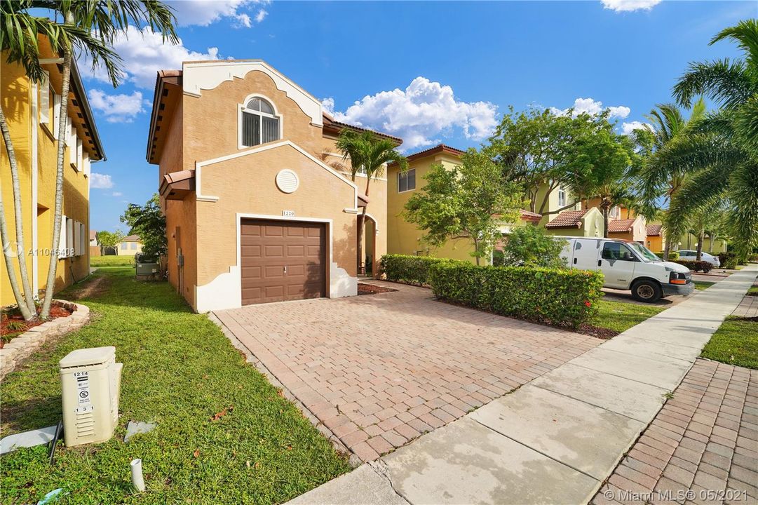 Недавно продано: $280,000 (3 спален, 2 ванн, 1507 Квадратных фут)