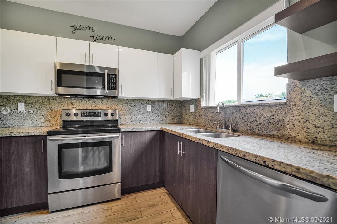 Недавно продано: $280,000 (3 спален, 2 ванн, 1507 Квадратных фут)