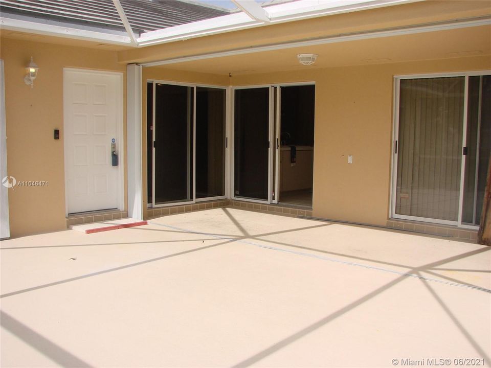 最近售出: $215,000 (2 贝兹, 2 浴室, 1152 平方英尺)