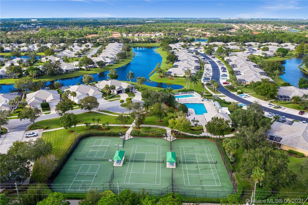 最近售出: $215,000 (2 贝兹, 2 浴室, 1152 平方英尺)