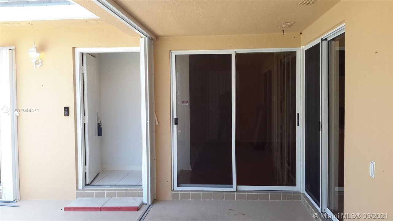 最近售出: $215,000 (2 贝兹, 2 浴室, 1152 平方英尺)