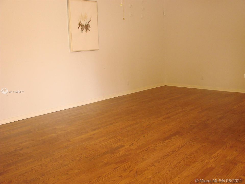 最近售出: $215,000 (2 贝兹, 2 浴室, 1152 平方英尺)