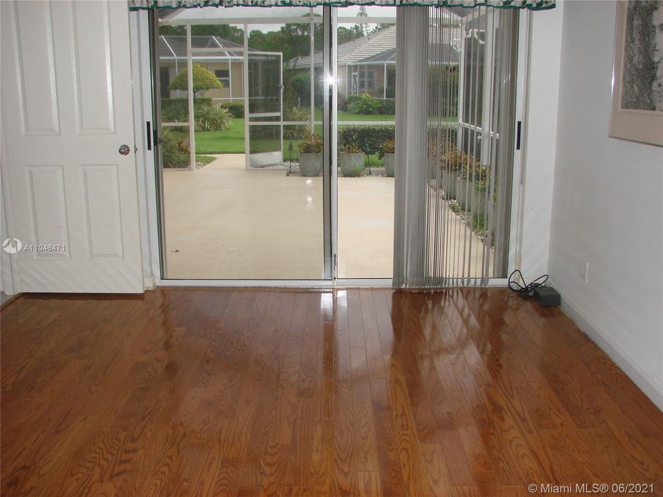 最近售出: $215,000 (2 贝兹, 2 浴室, 1152 平方英尺)