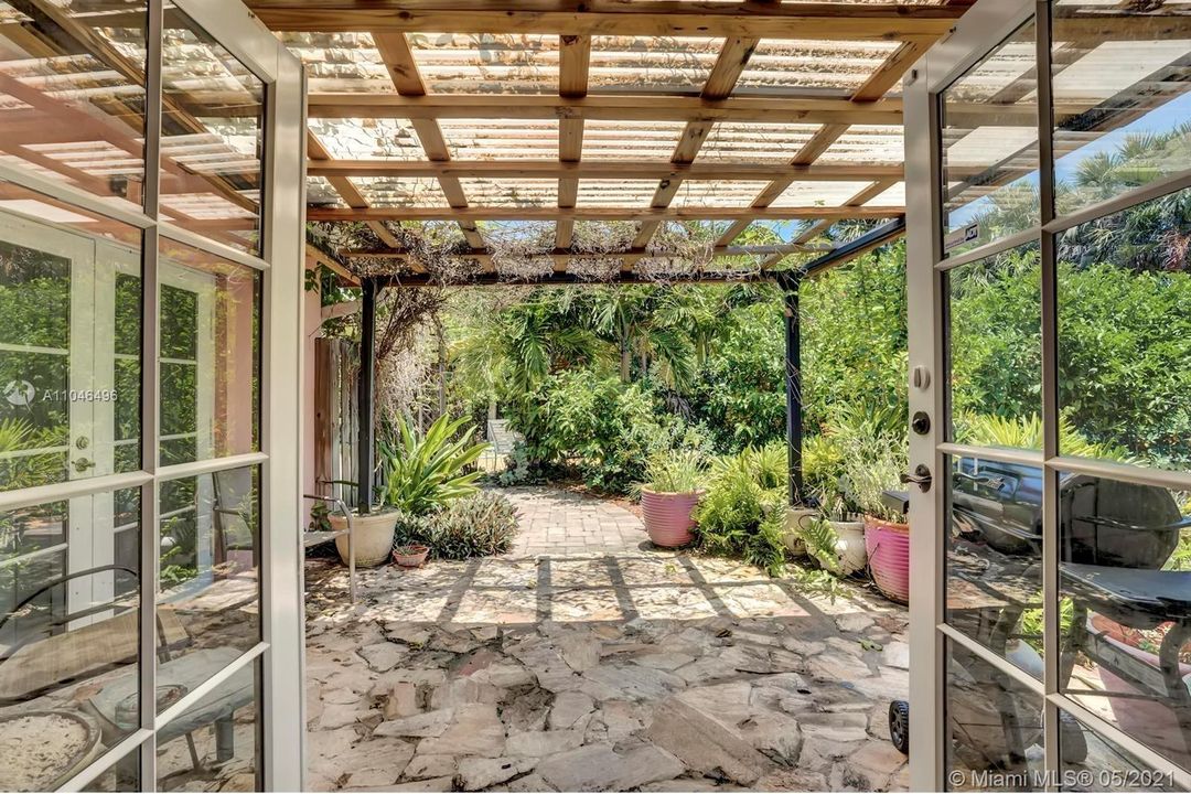 Recently Rented: $2,200 (1 beds, 1 baths, 1805 Square Feet)