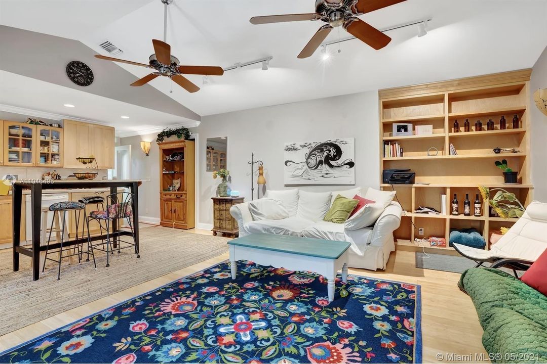 Recently Rented: $2,200 (1 beds, 1 baths, 1805 Square Feet)