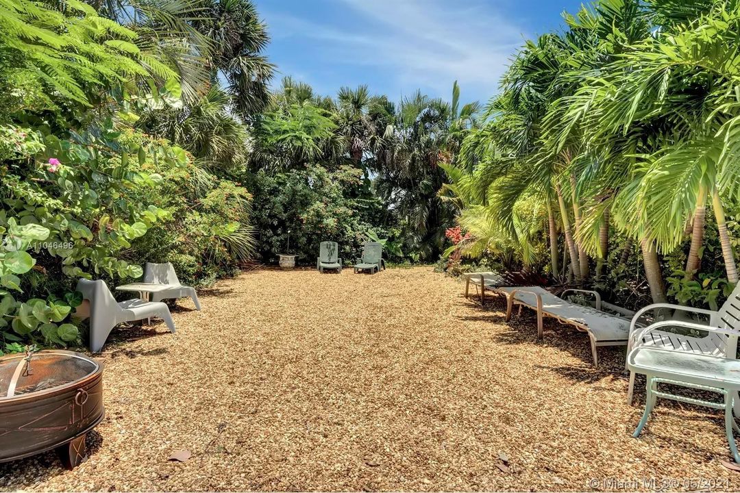 Recently Rented: $2,200 (1 beds, 1 baths, 1805 Square Feet)