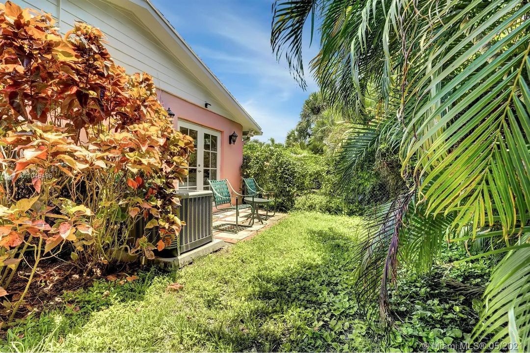 Recently Rented: $2,200 (1 beds, 1 baths, 1805 Square Feet)