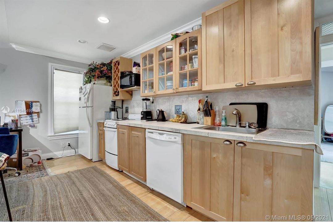 Recently Rented: $2,200 (1 beds, 1 baths, 1805 Square Feet)