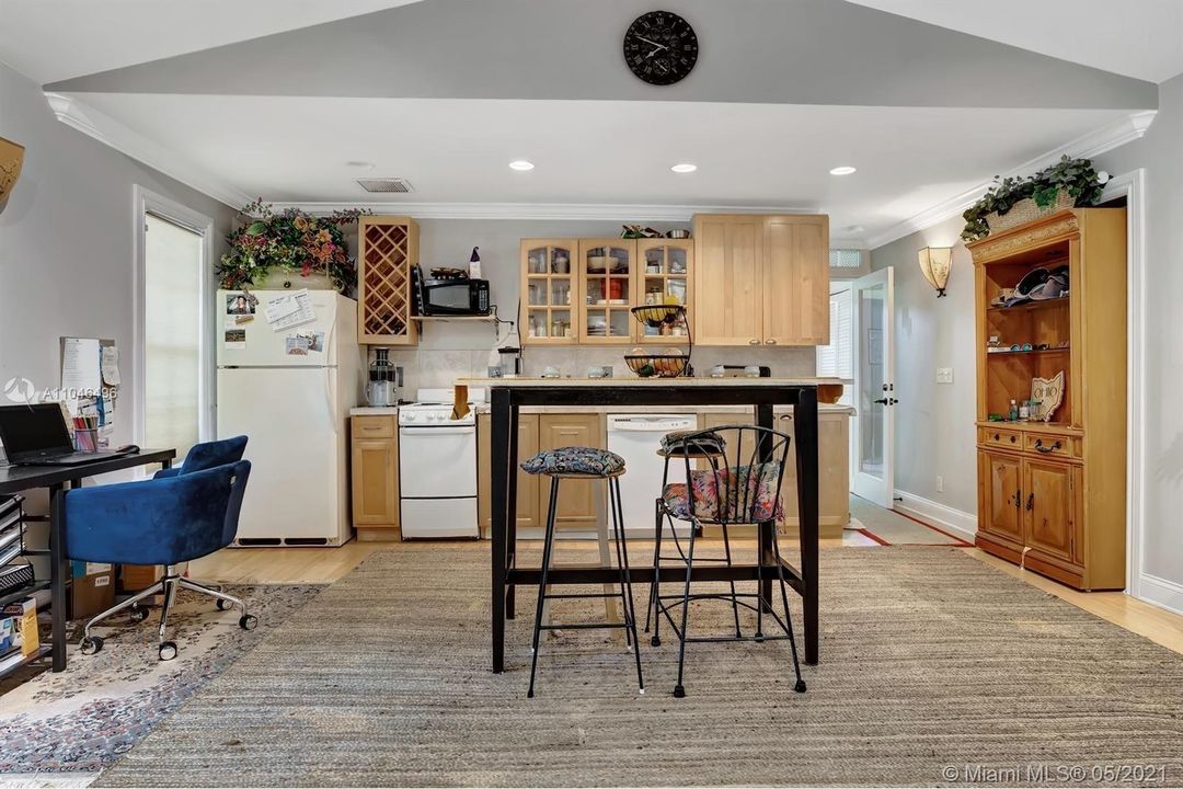 Recently Rented: $2,200 (1 beds, 1 baths, 1805 Square Feet)