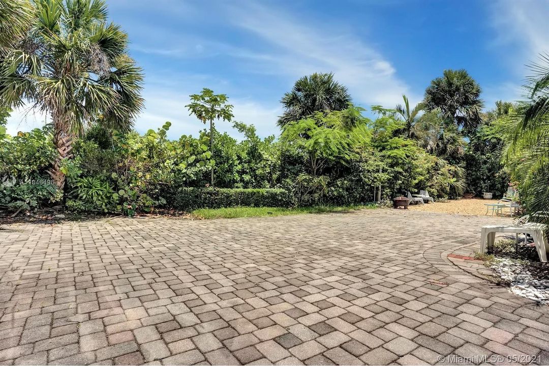 Recently Rented: $2,200 (1 beds, 1 baths, 1805 Square Feet)