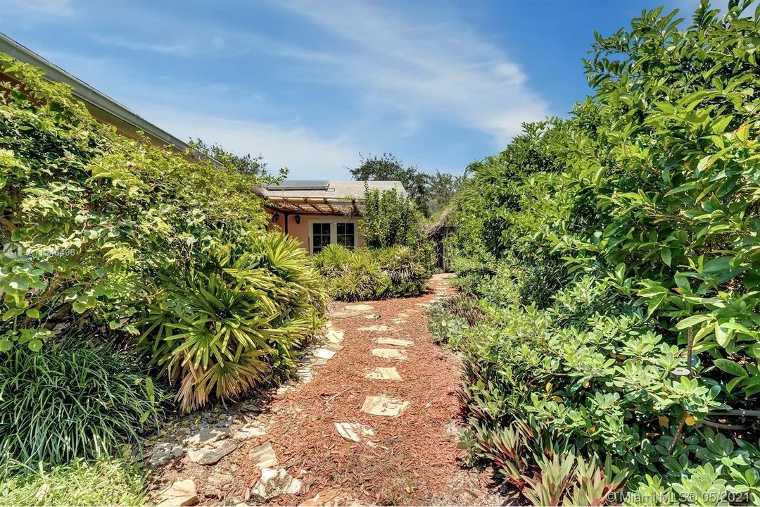 Recently Rented: $2,200 (1 beds, 1 baths, 1805 Square Feet)