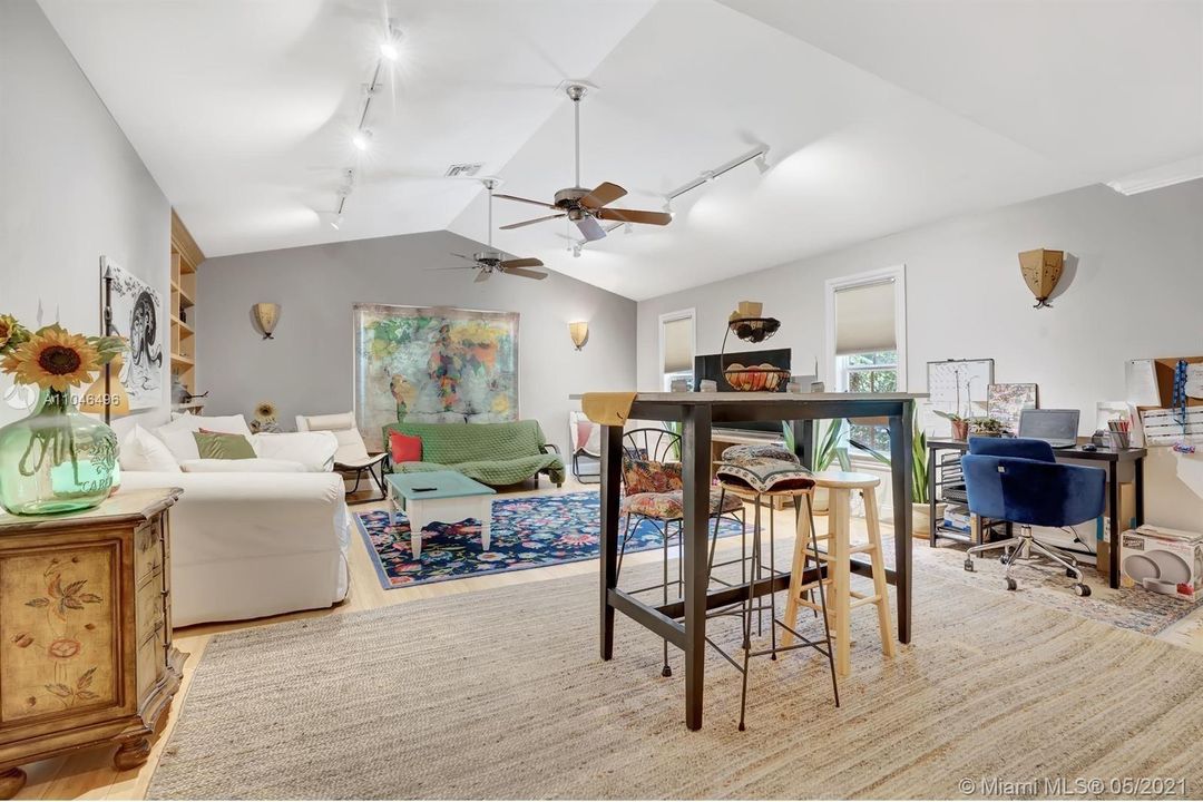 Recently Rented: $2,200 (1 beds, 1 baths, 1805 Square Feet)