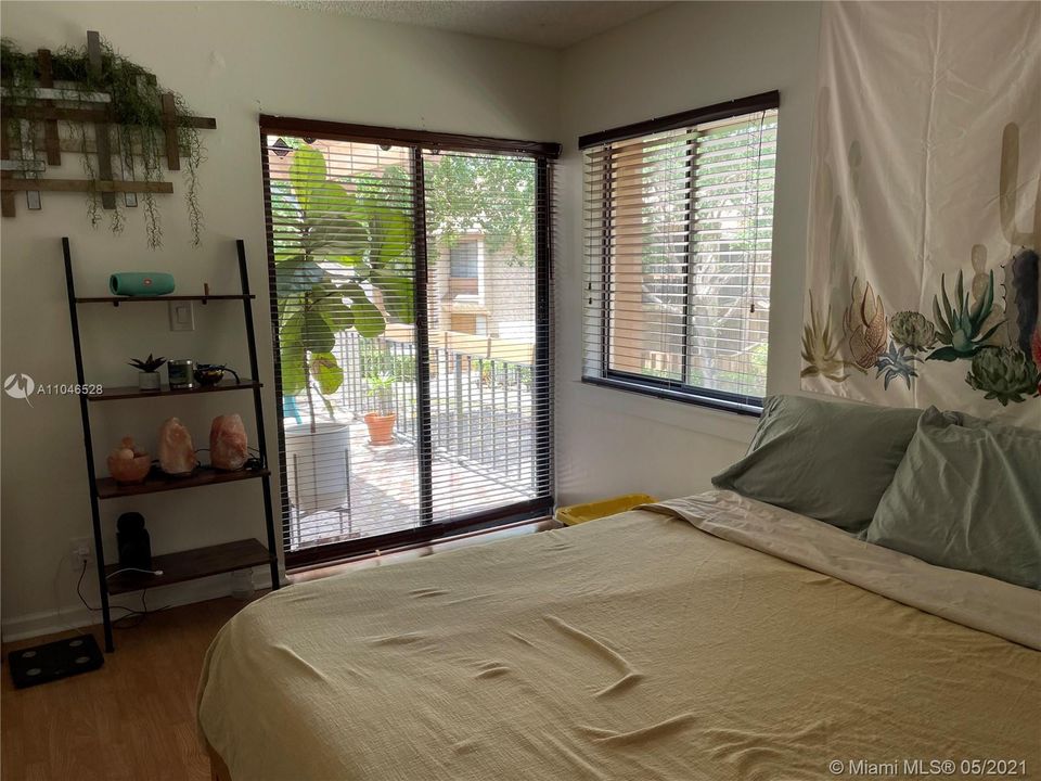 Recently Rented: $1,900 (2 beds, 1 baths, 1067 Square Feet)