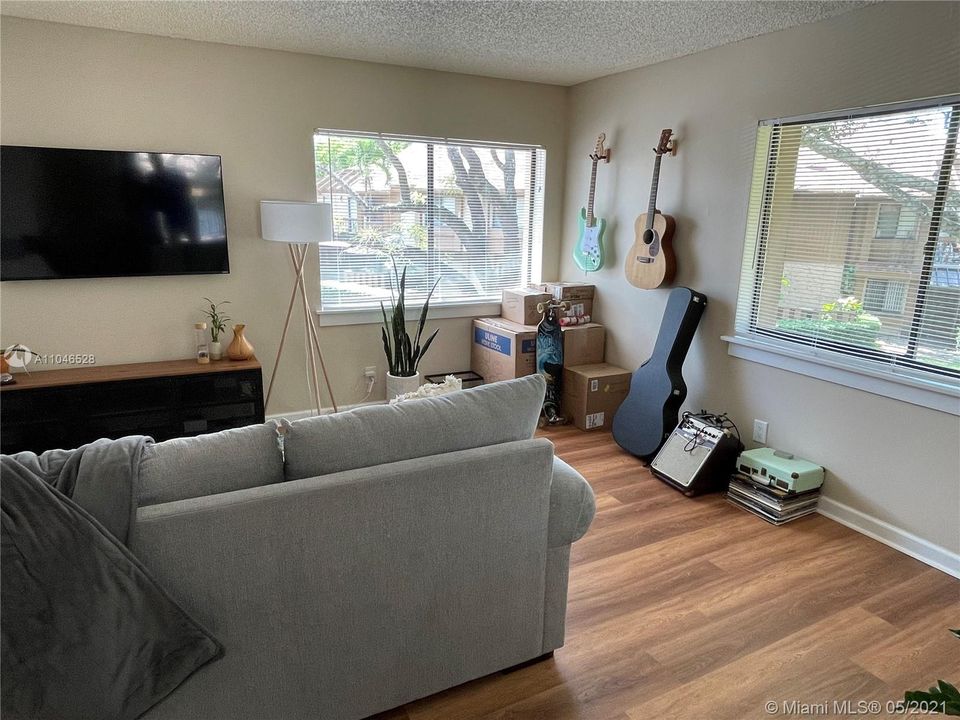 Recently Rented: $1,900 (2 beds, 1 baths, 1067 Square Feet)